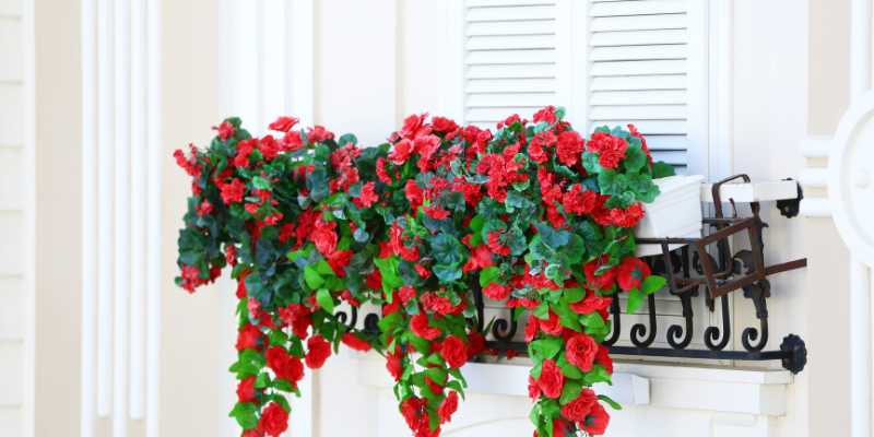 Ideas To Decorate With Artificial Flowers In Winters