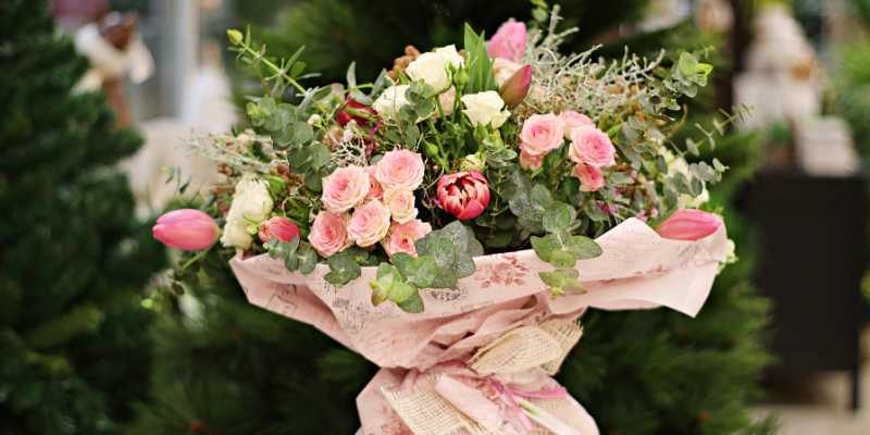 Ideas To Decorate With Artificial Flowers In Winters
